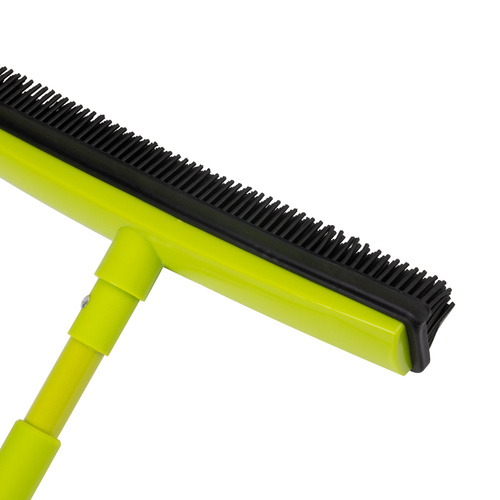 Hairdresser's rubber broom with telescopic stick