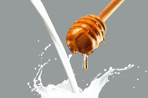 Cuccio Naturale Olejek regenerujący skórki - Miód i Mleko 75 ml